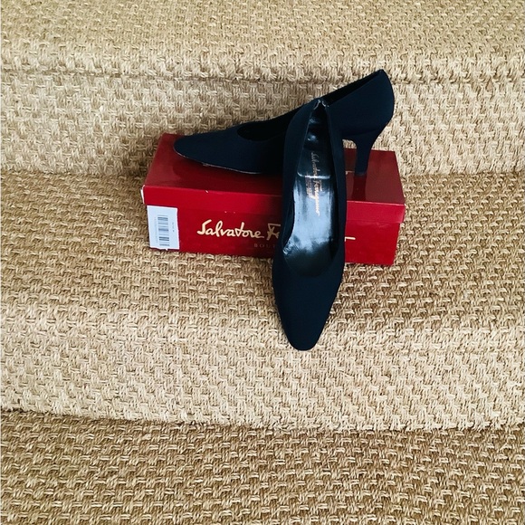 Salvatore Ferragamo Shoes - SALVATORE FERRAGAMO NISIDA BLACK SATIN EVENING PUMPS SZ 9.5 C